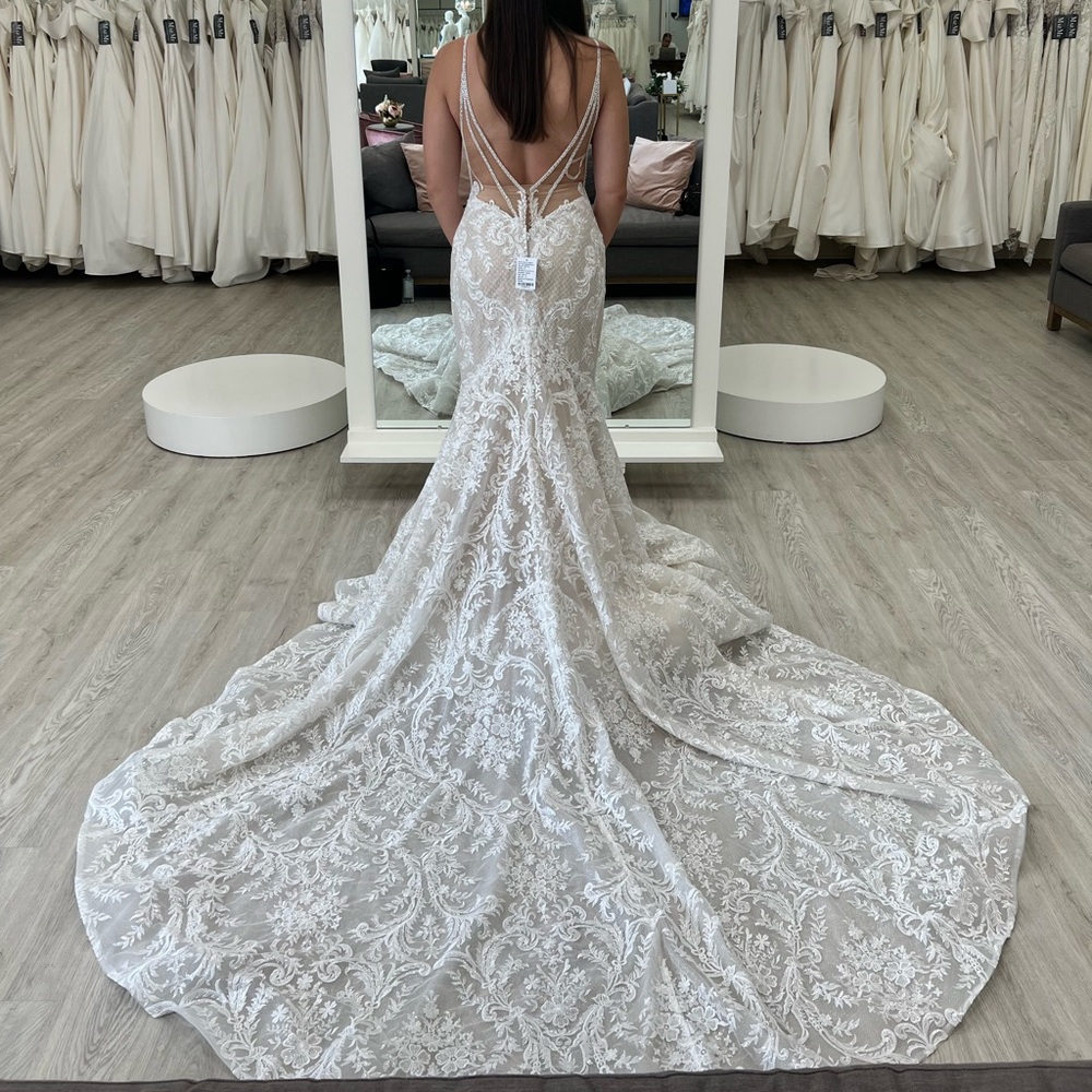 Martina Liana Wedding Dress with Train - Picture 8 of 12
